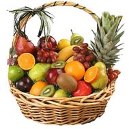Большая корзина фруктов