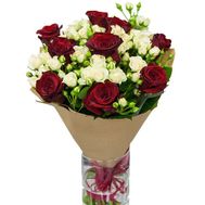 An ideal bouquet of ordinary and spray roses