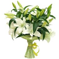 Красивый букет из белых лилий