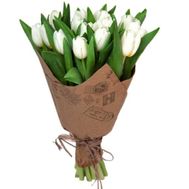 Небольшой букет белых тюльпанов