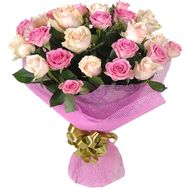 Нежный букет из розовых и кремовых роз