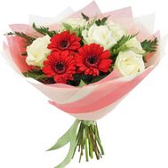 Original bouquet of roses and gerberas