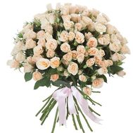 A beautiful bouquet of cream spray roses