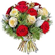 Троянди з сосною в букеті