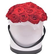 Красива коробка з трояндами