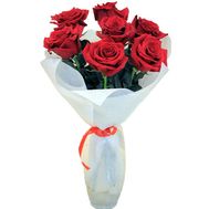 7 червоних троянд