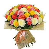 Чудовий букет різнокольорових троянд