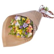 Букет фрезий в крафте