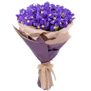 Букет ирисов в крафтовой бумаге