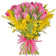 Букет із рожевих тюльпанів і мімози