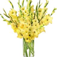 Букет желтых гладиолусов