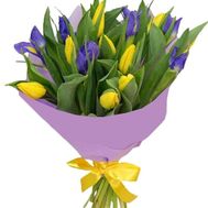 Букетик желтых тюльпанов и ирисов