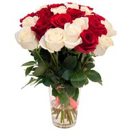 Чудовий букет імпортних троянд