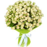 Cream small-colored roses in a bouquet