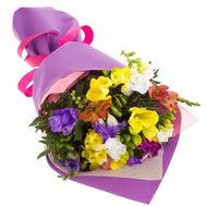 Милый букет фрезий