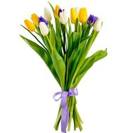 Небольшой букет весенних цветов