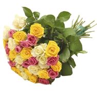 Необычный букет разноцветных роз