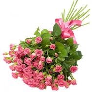 Delicate pink roses spray in a bouquet