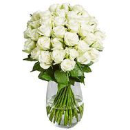 A charming bouquet of white roses