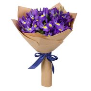 Оригинальный букет ирисов