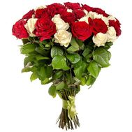 Шикарний букет червоних і білих троянд