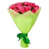 Cute bouquet of 15 pink roses spray