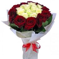 Уникальный букет из красных и белых роз
