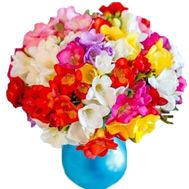 Яркий букет фрезий