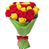 Яркий букет из желтых и красных роз