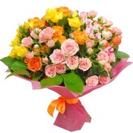 Bright bouquet of spray roses