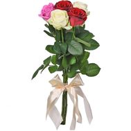 5 яскравих троянд