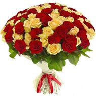 Великий букет із червоних і кремових троянд