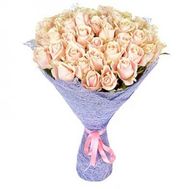 Букет із 39 кремових троянд