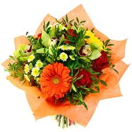 Букет в теплых тонах с орхидеей