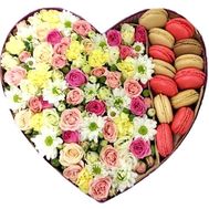 Цветочная коробка с макаронами в форме сердца