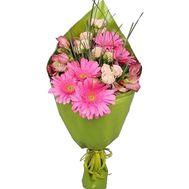 A small bouquet in pink tones