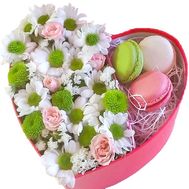 Милая коробочка сердце с макарунс