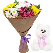 Teddy bear and chrysanthemums in bouquet