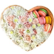 Нежное сердце с макарунами