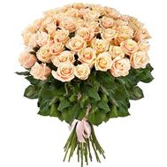 Gentle bouquet of peach roses