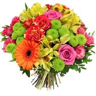 Expressive bouquet with spray roses