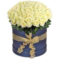 101 біла троянда в круглій коробці