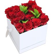 15 червоних троянд в квадратної коробці