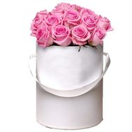 15 троянд в шляпній коробці