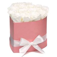 19 білих троянд в коробці серце