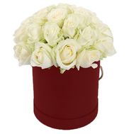 25 белых роз в коробке