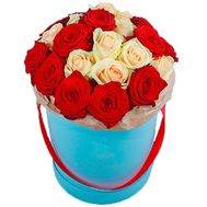 25 роз в шляпной коробке