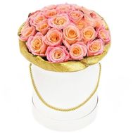 31 троянда в шляпній коробці