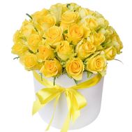31 жовта троянда в коробці