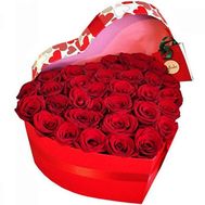 35 червоних троянд в коробці серце